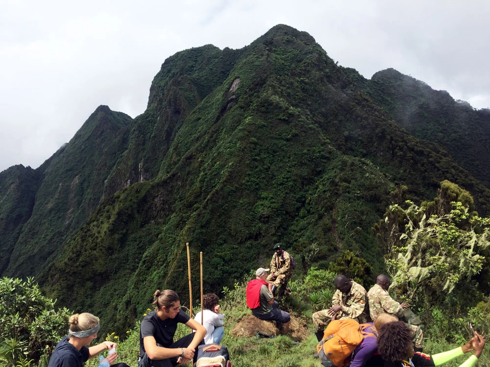 hiking-mount-sabyinyo